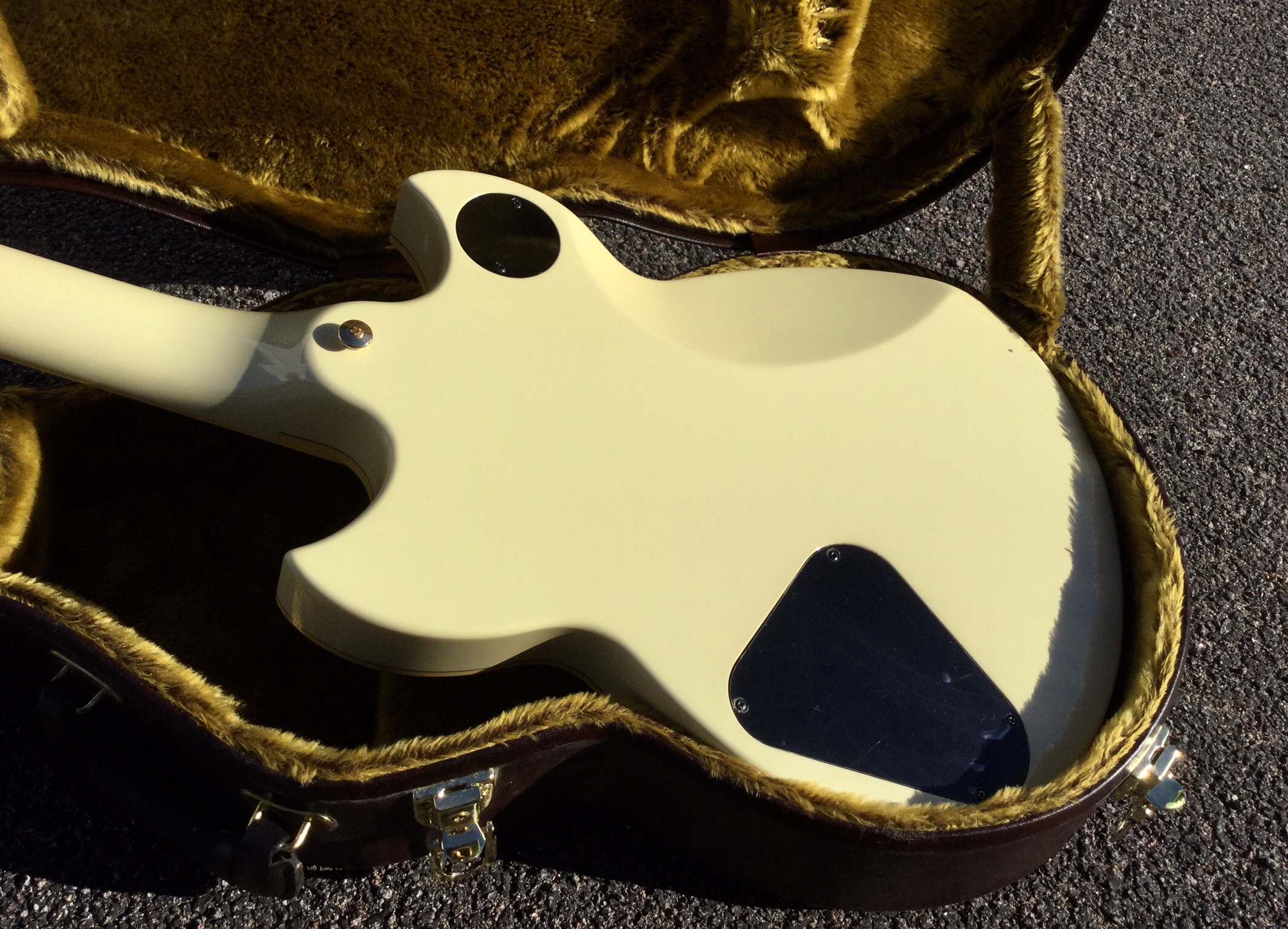 Yamaha SG-2000 (2009, Cream White) | My Pile of Guitars & Basses