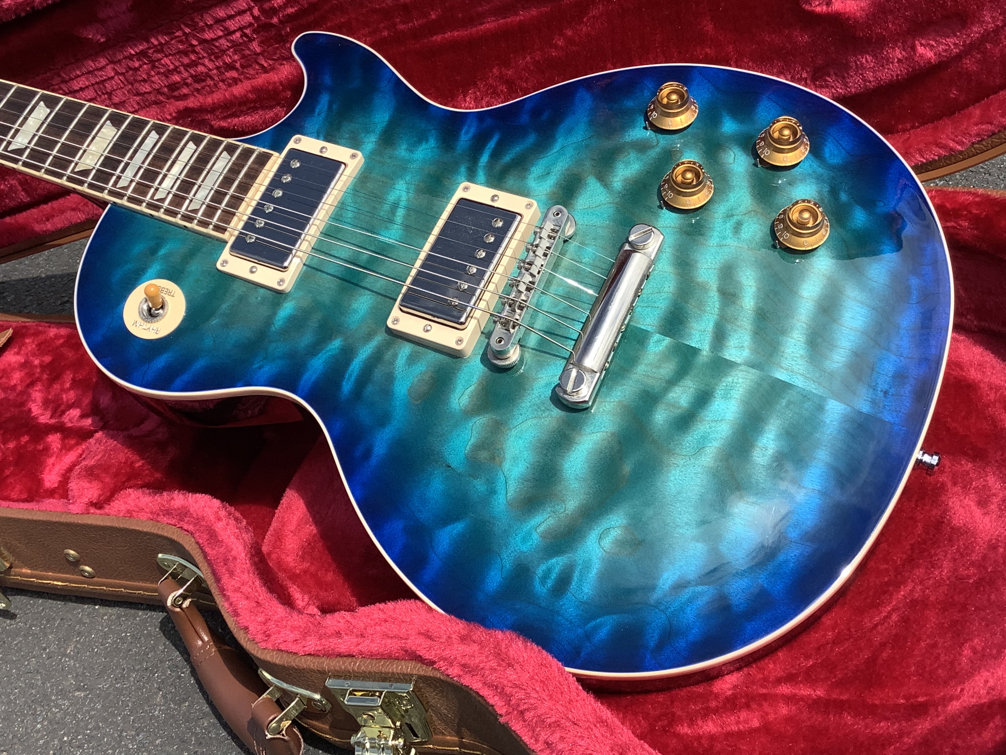 AC0ED8EB-F1C4-4FF5-BB97-E4E5639EBF6A